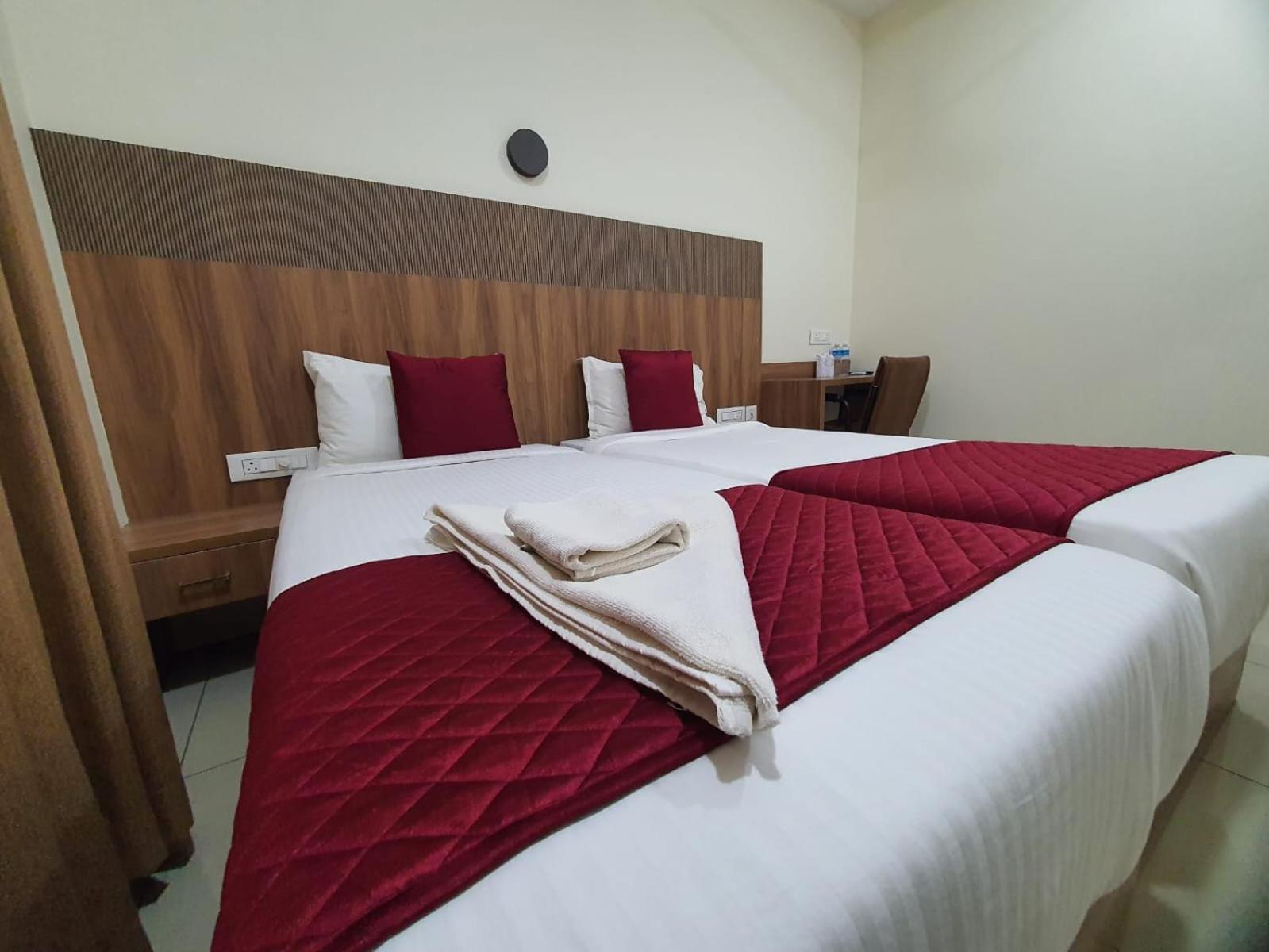 Hotel Deepakam Inn Palakkad Exterior photo