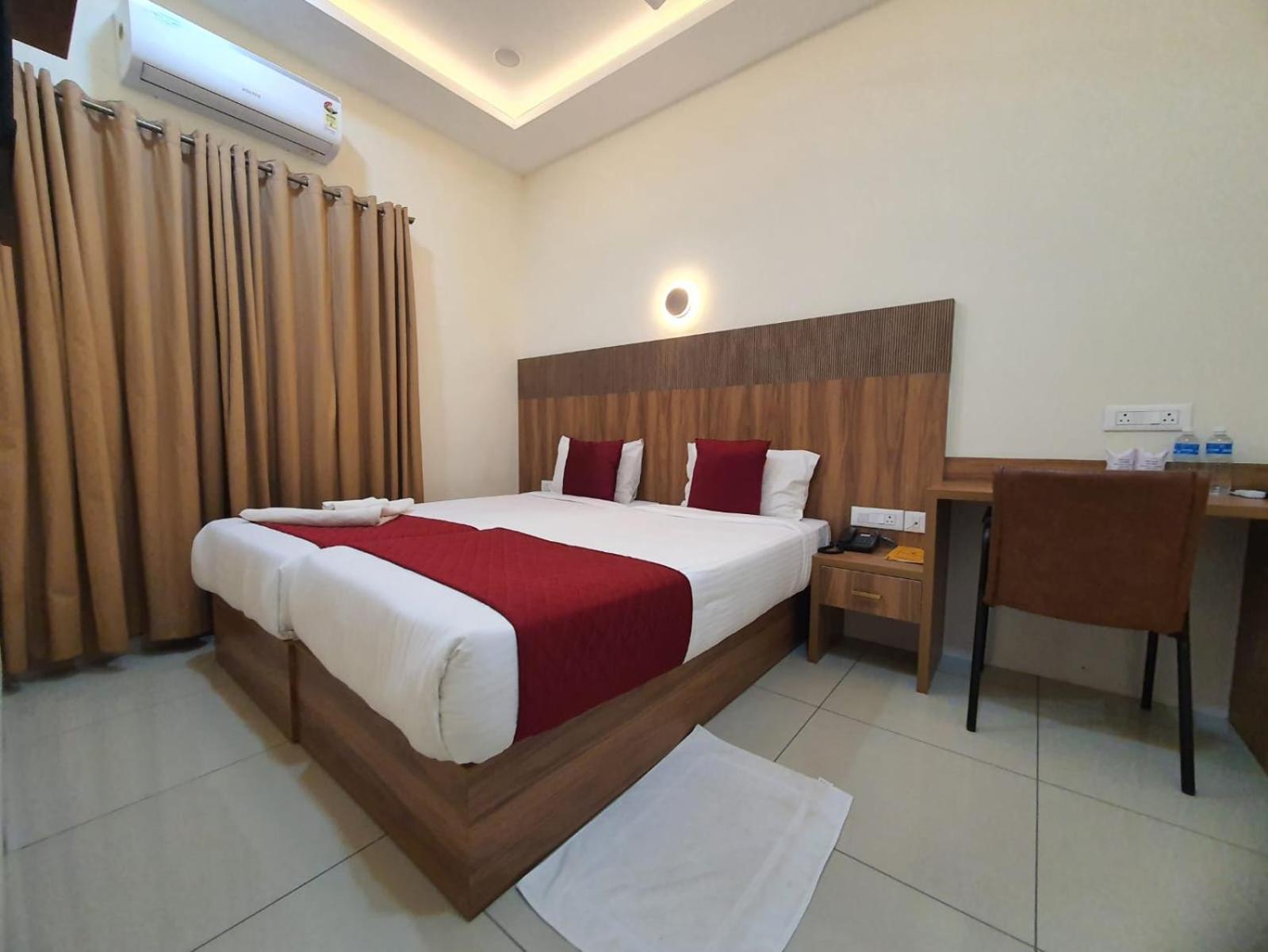 Hotel Deepakam Inn Palakkad Exterior photo