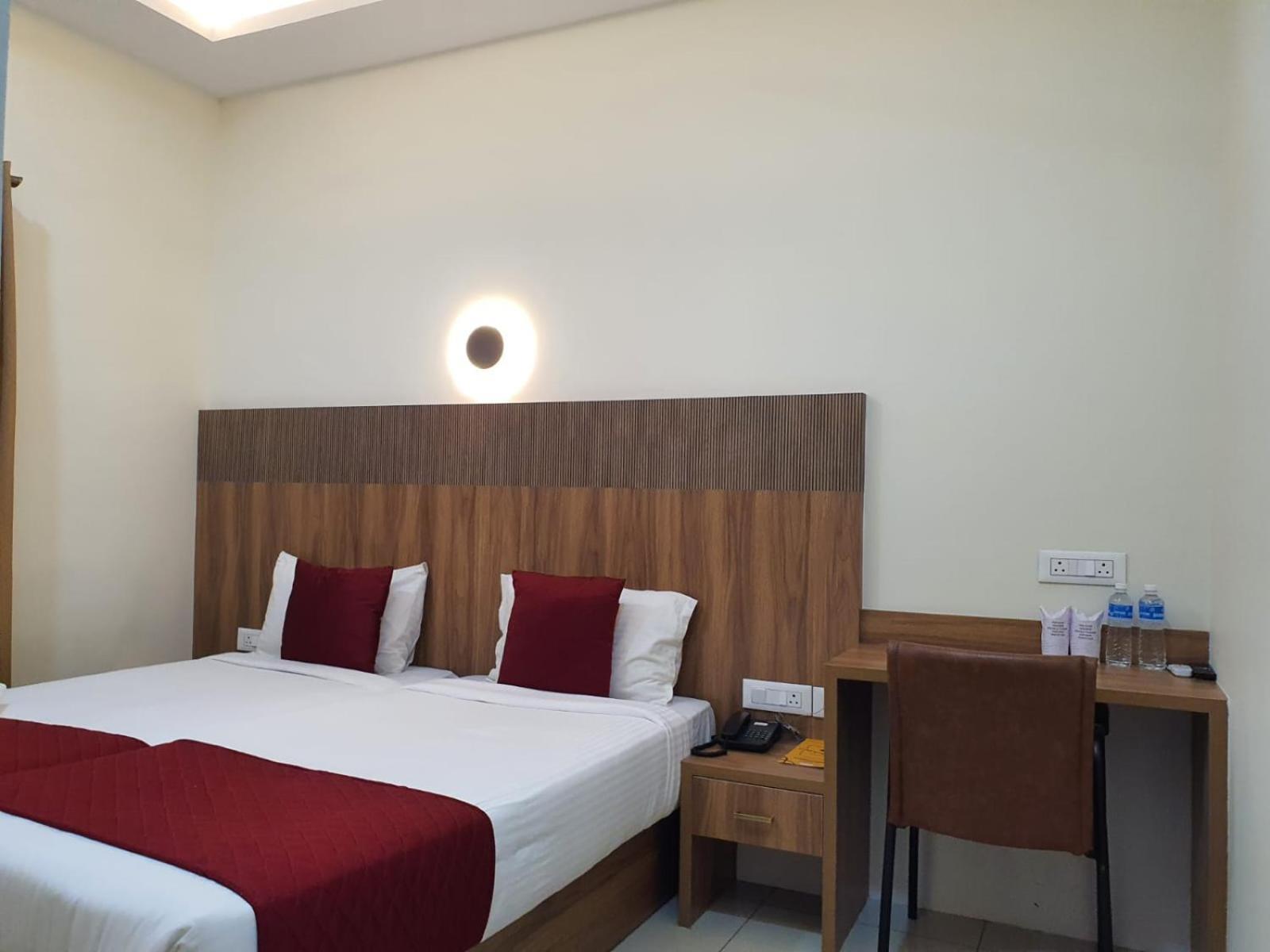 Hotel Deepakam Inn Palakkad Exterior photo