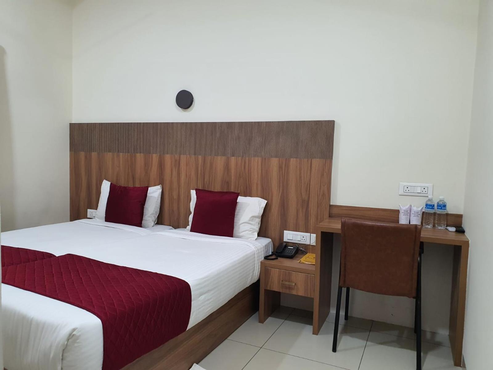 Hotel Deepakam Inn Palakkad Exterior photo