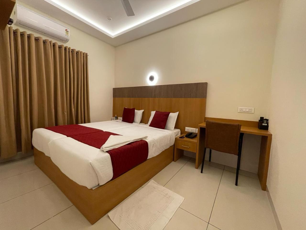 Hotel Deepakam Inn Palakkad Exterior photo